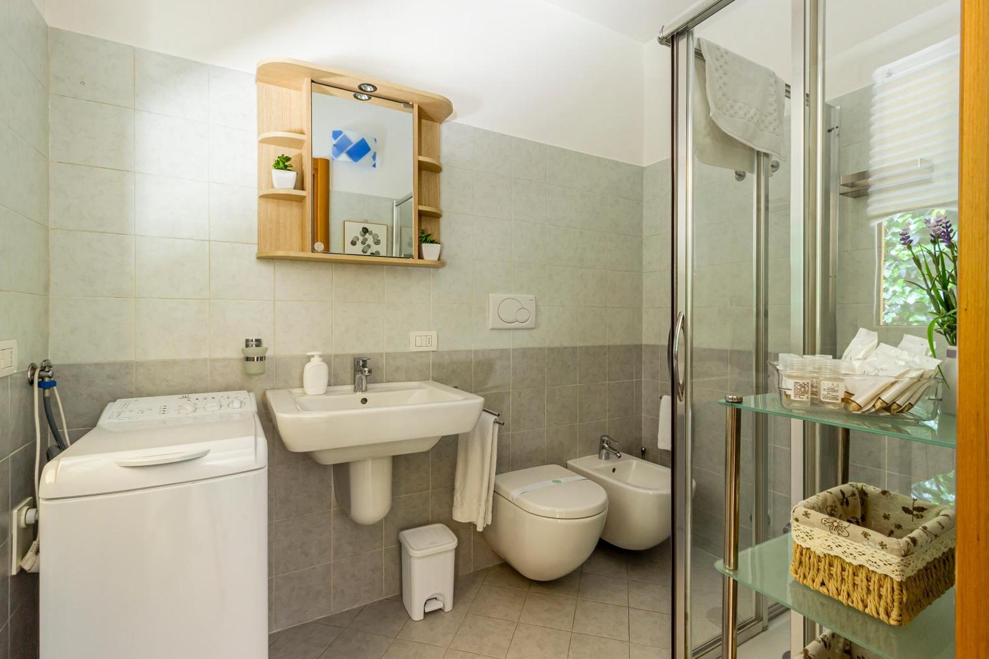 Appartamento Private Garden & Garage - Self Check-In & Remote Access Côme Esterno foto