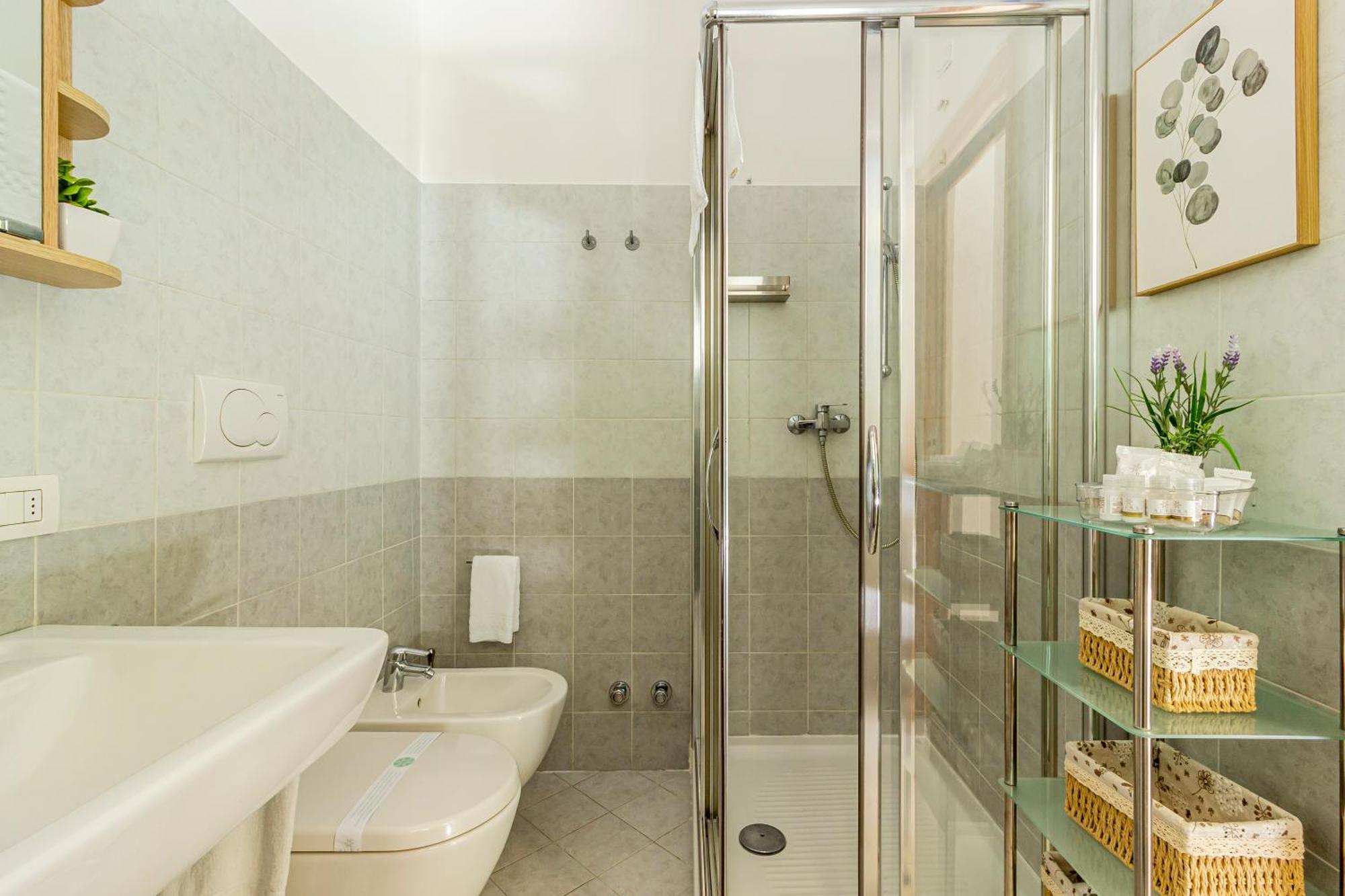 Appartamento Private Garden & Garage - Self Check-In & Remote Access Côme Esterno foto
